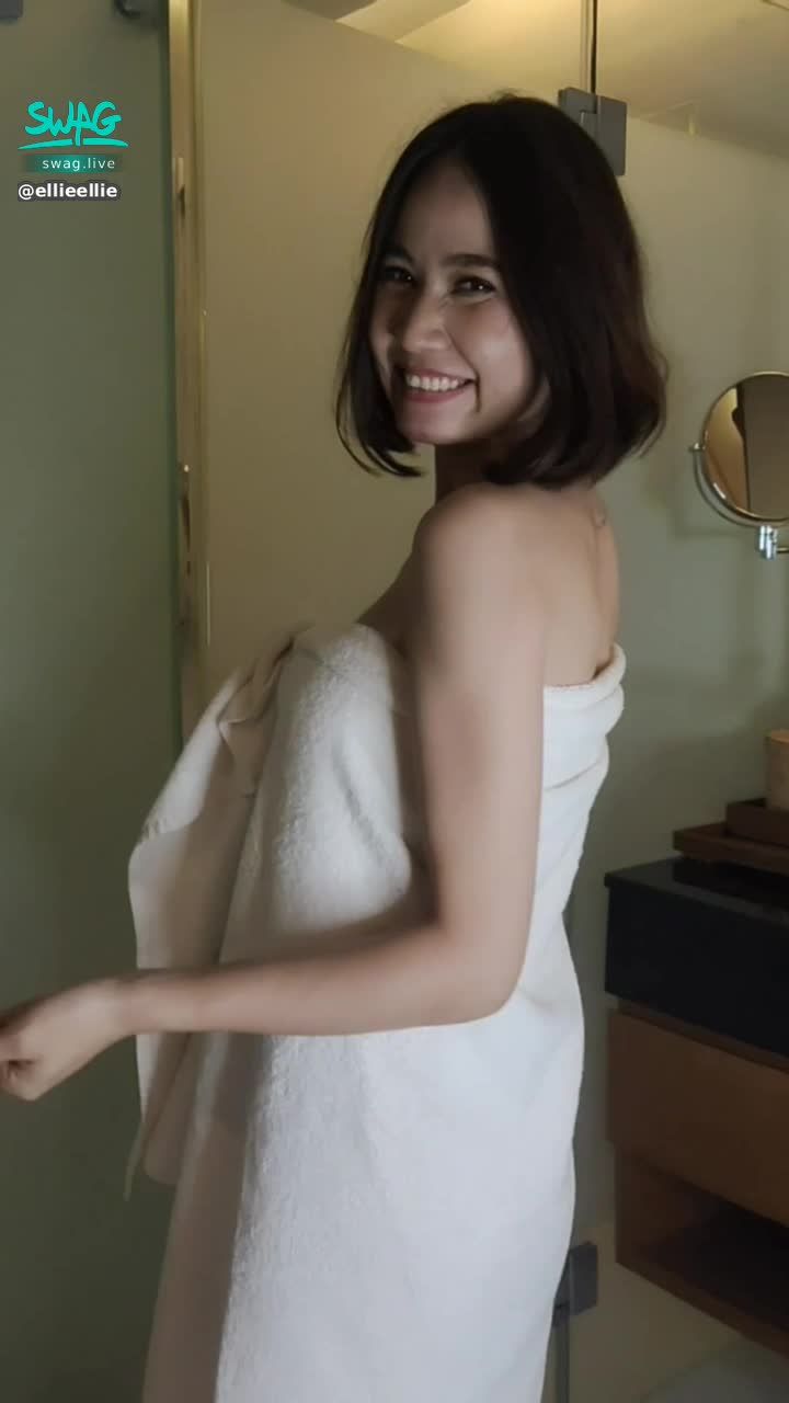 ellieellie : Follow me 🤤😍🔥💦🔞