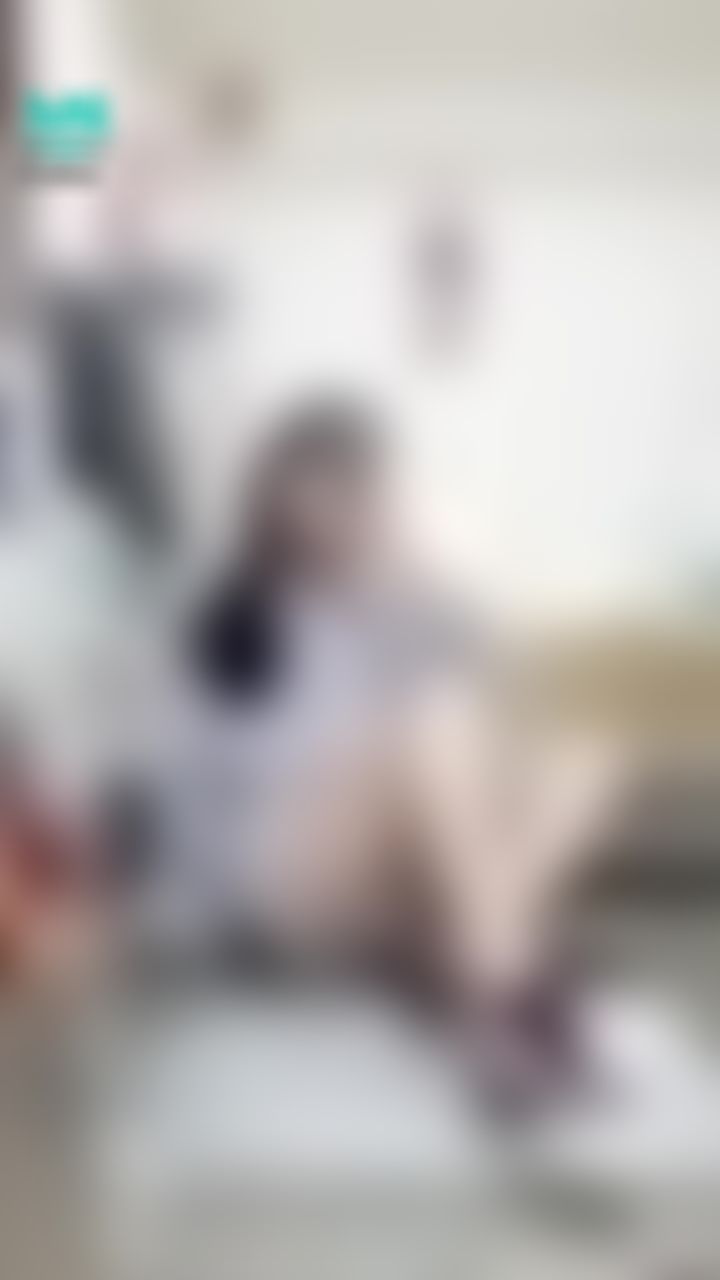 janicee : 我的高跟鞋💋8
晚宴感高跟鞋♥️
這雙有夠難單手脫😎
粉絲許願系列，一一穿上鞋櫃的高跟鞋🎀
my shoe cabinet series👠