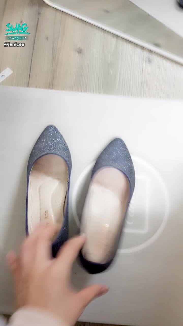 janicee : 我的高跟鞋💋9
夜色亮粉高跟鞋⭐
粉絲許願系列，一一穿上鞋櫃的高跟鞋🎀
my shoe cabinet series👠