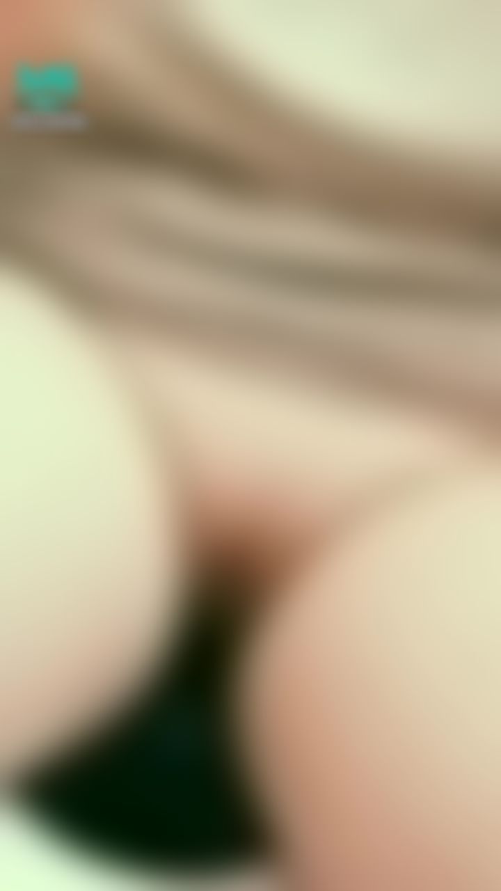  : 尿尿中，但看不到 😅
但奈奈的一字鮑很明顯😁