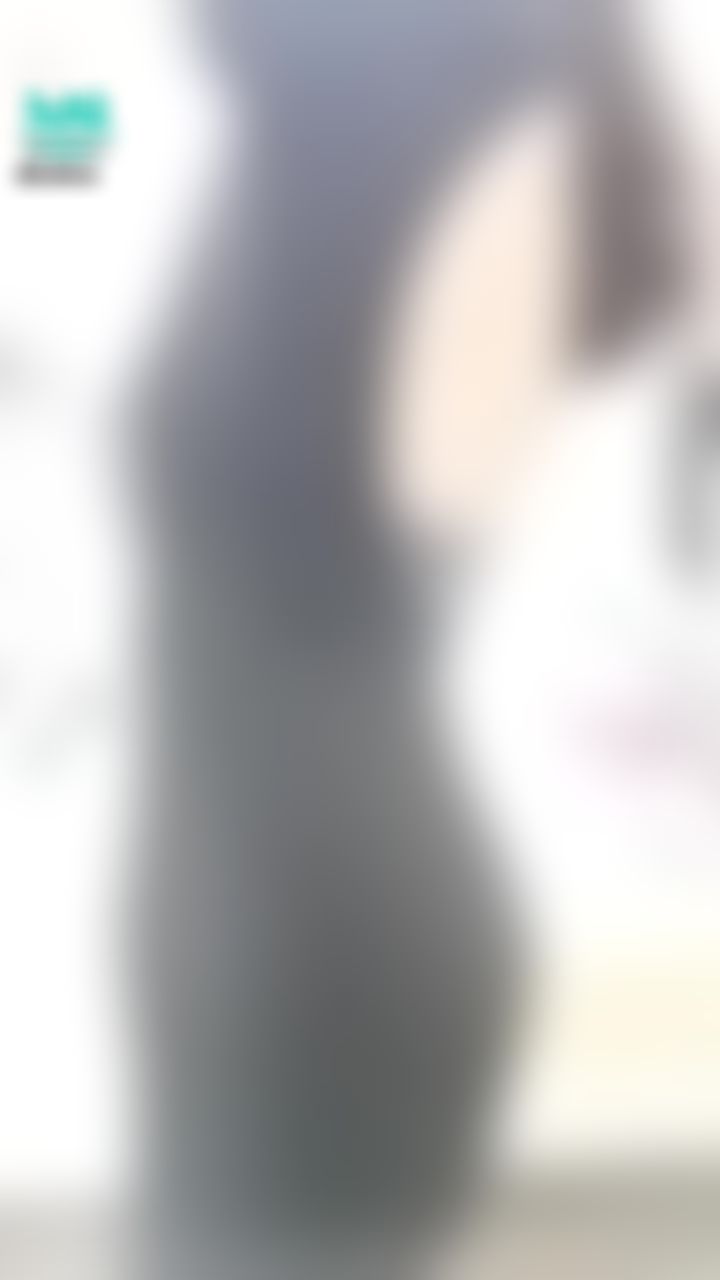 janicee : 高跟鞋與洋裝鏤空的性感曲線👠
換個視角👀
彎腰時危險而誘人😈
美背的肌膚💋
big hollow👀