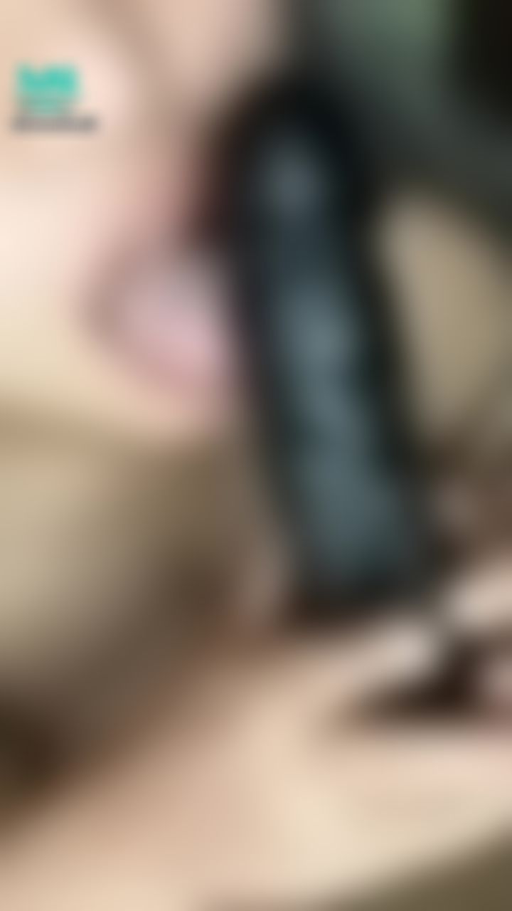 : 全裸誘惑含舔18公分黑棒棒😘被深喉嚨了🤭🤭🤭🤭
