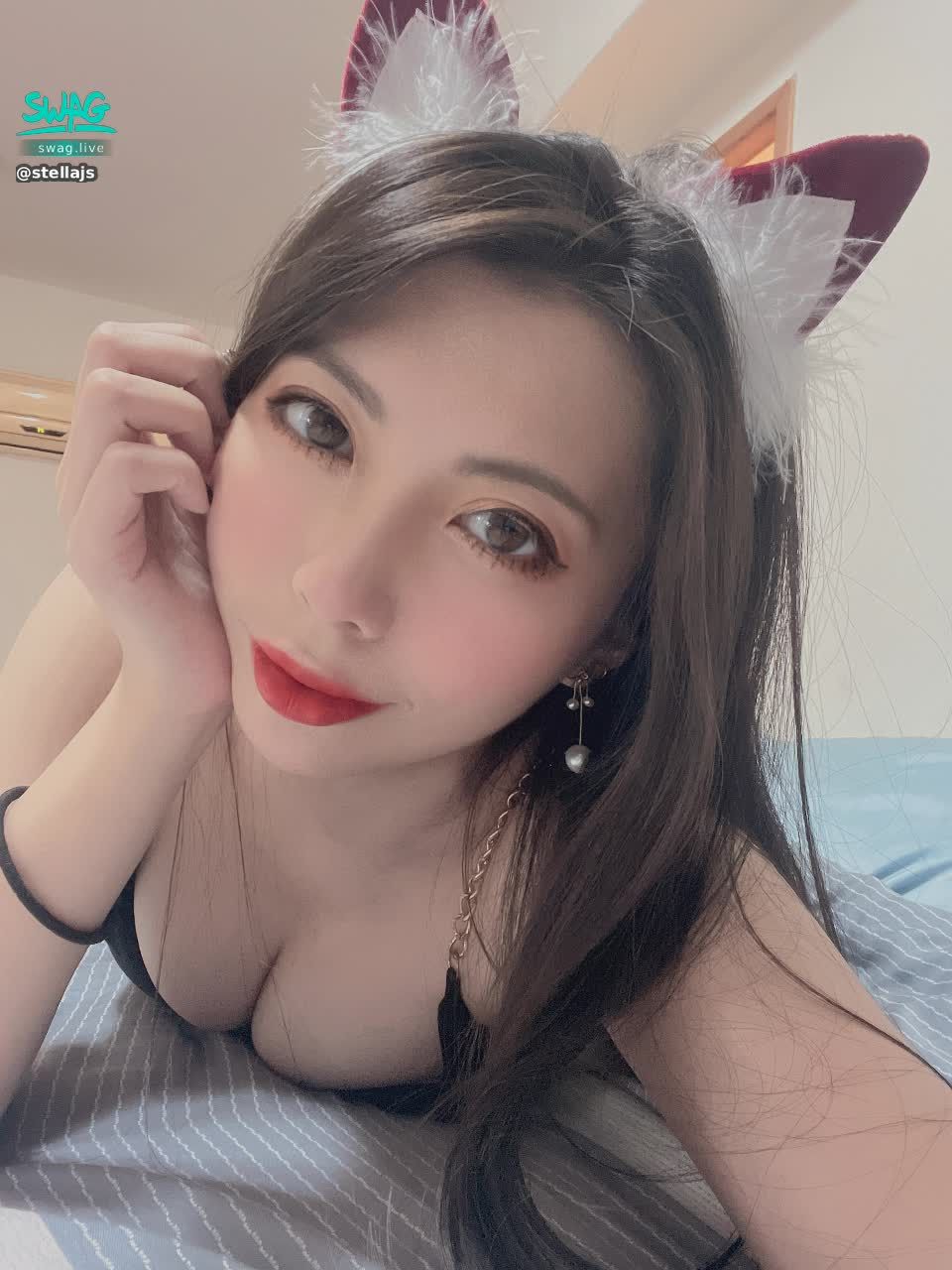  : wednesday at eight o'clock 🕗 Want to help me celebrate my birthday? 🥺🥺
