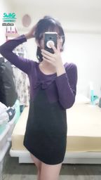 janicee : 解開馬尾,放下頭髮💗
貼身短洋裝,光線下會透出腿型💋
黑粗框眼鏡娘😎
anyone in love with ponytail💚?