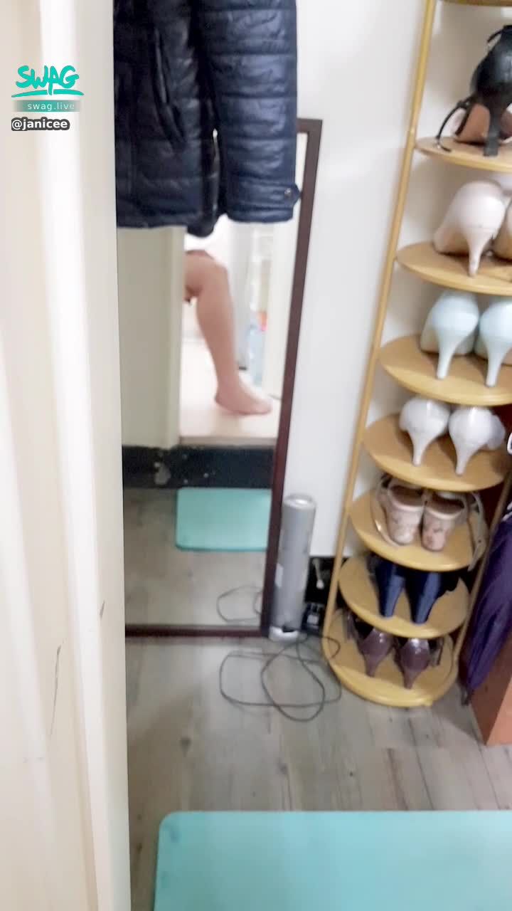 janicee : 上廁所中💧
in the toilet👀