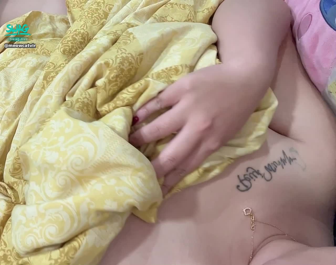 meowcatvirgo : 洗完澡全裸躺在床上等你⋯