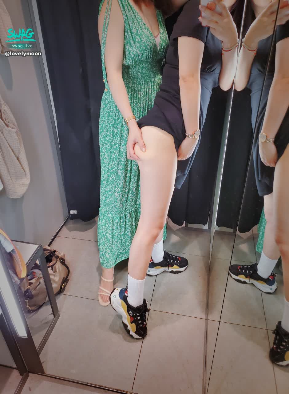  : Guess if I'm the one who grabbed the butt, or the one who was caught? 😝