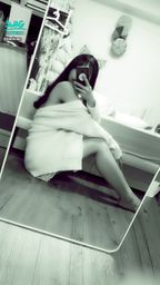 janicee : 毛茸茸的小貓咪💋
外套下的性感💗
satin cat💖