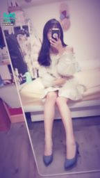 janicee : 約會用的小洋裝💗
露肩一字領的露肌感💋
配上充滿活力的短裙💙
wanna have a date with me👠?
