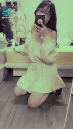 janicee : 拉下領口,露出內衣😈
約會用的小洋裝💗
活力小短裙💙
wanna have a date with me👠?