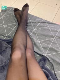 pinpinha : 你們比較喜歡絲襪還是裸足呢??