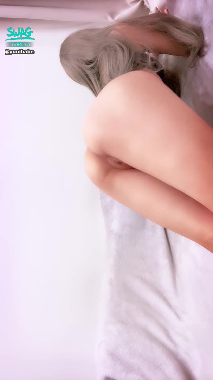 yunibabe : Yuni最愛的背後式❤️❤️❤️
雙手掰開小穴好騷…自己興奮到穴裡都是白汁了😳🙈