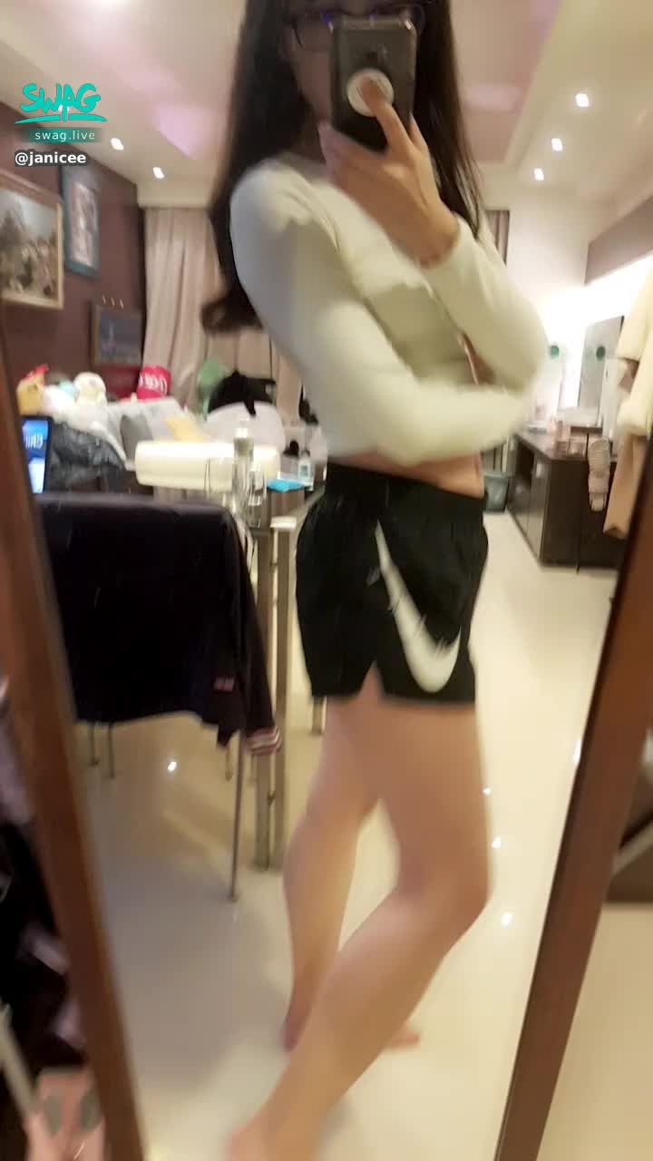 janicee : 運動裝💋
我妹的瑜珈服♥️
過年還是有認真維持身材😈
Happy CNY💓