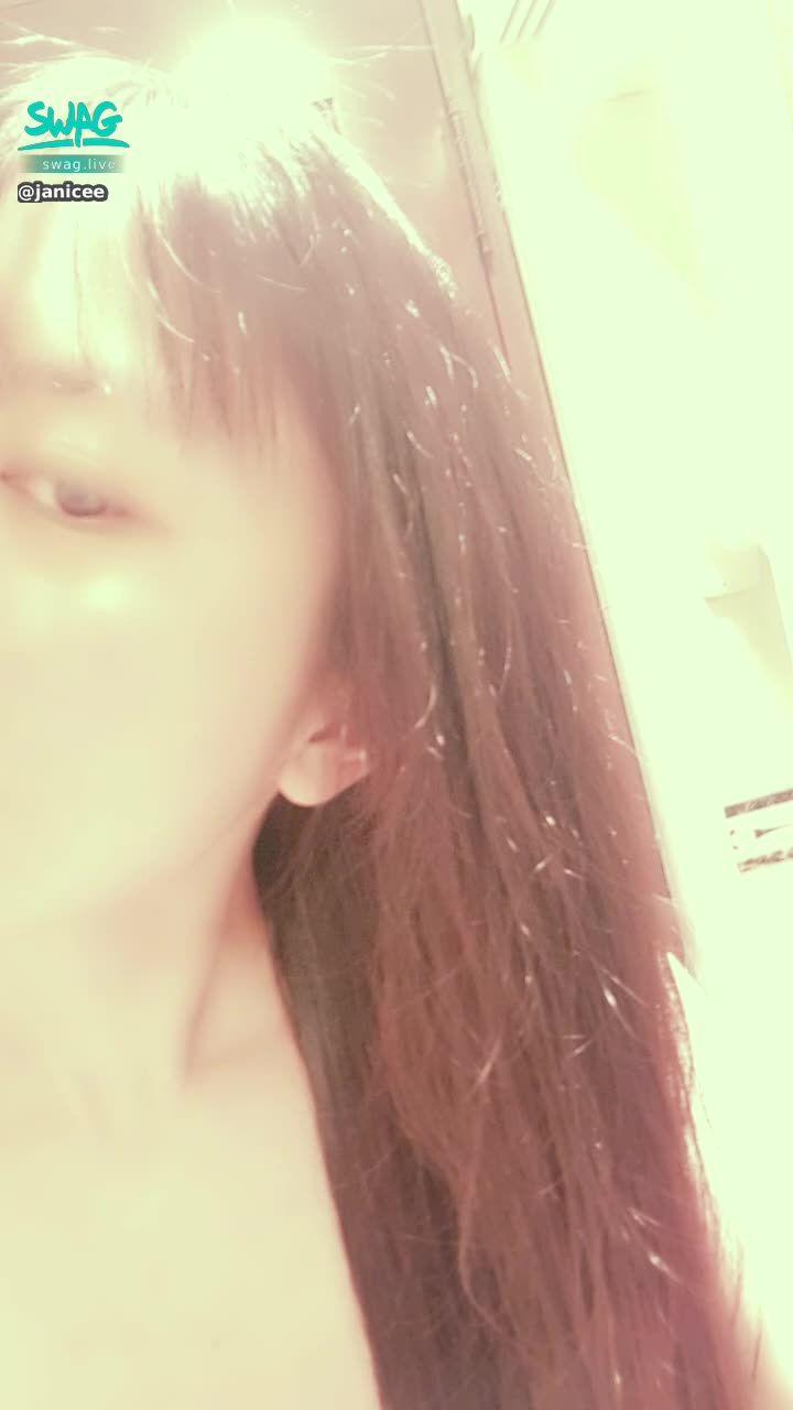 janicee : 洗完澡的濕髮💧
別人家的浴室比較好拍💗
前鏡頭拍裸體的視角👀
曲線畢露😈
sexy curves💋