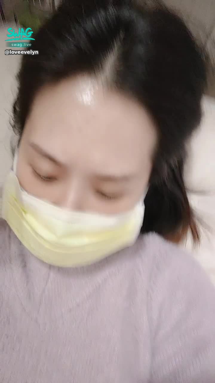loveevelyn : 大年初五 宜露腿
等麻藥 也要用大長腿撩你一下