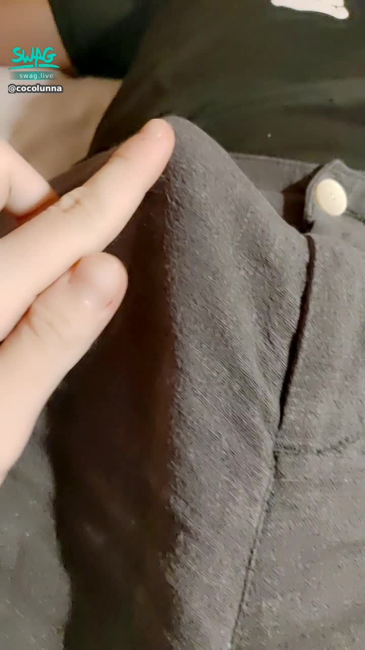 cocolunna : 表哥突然来宿舍找我😱😱😱 说明天要带我去逛街😳
可是为什么要半夜带我到酒店？？？？
然后自己又睡着了？？？？😤😤😤😤😤😤 可是棒棒却很精神 好像知道我的存在？？？？😛😛
我要不要帮表哥呀？🙊🙊🙊 好犹豫啊！！！！




🧧SWAG過年啪🧧
發春無限，來睡有餘