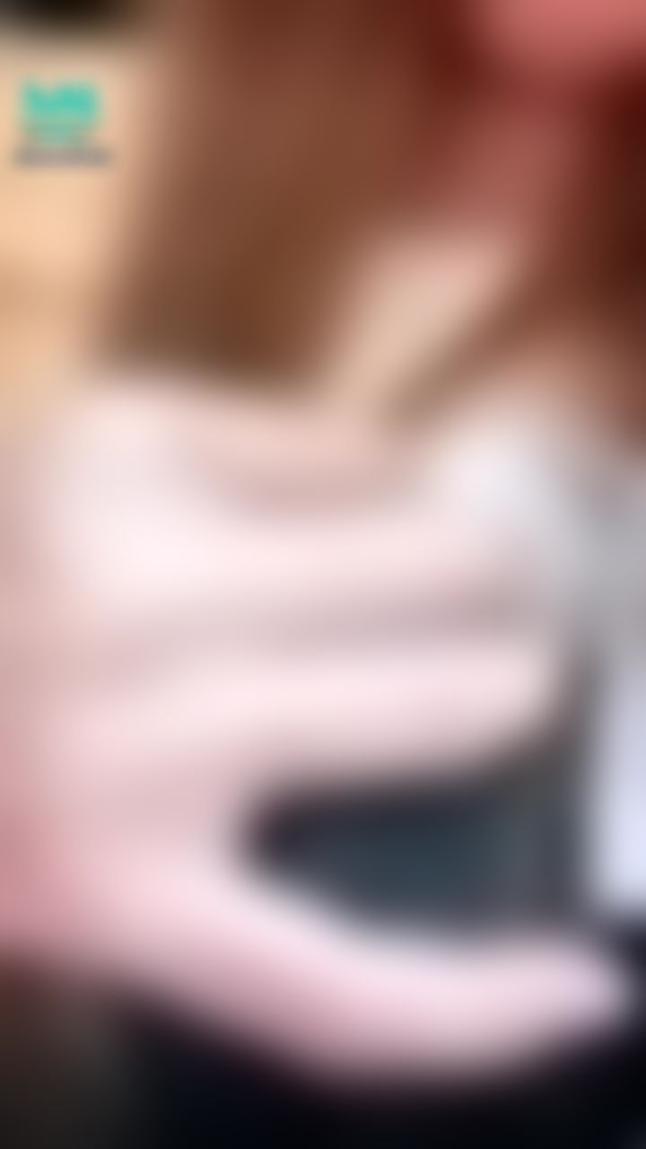 sweetievv : 在外面偷偷往下拉內在美 …哥哥覺得性感嗎😜