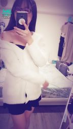 janicee : 緩緩解開外套😈
裡面是露腰的上衣🎀
furry winter💛