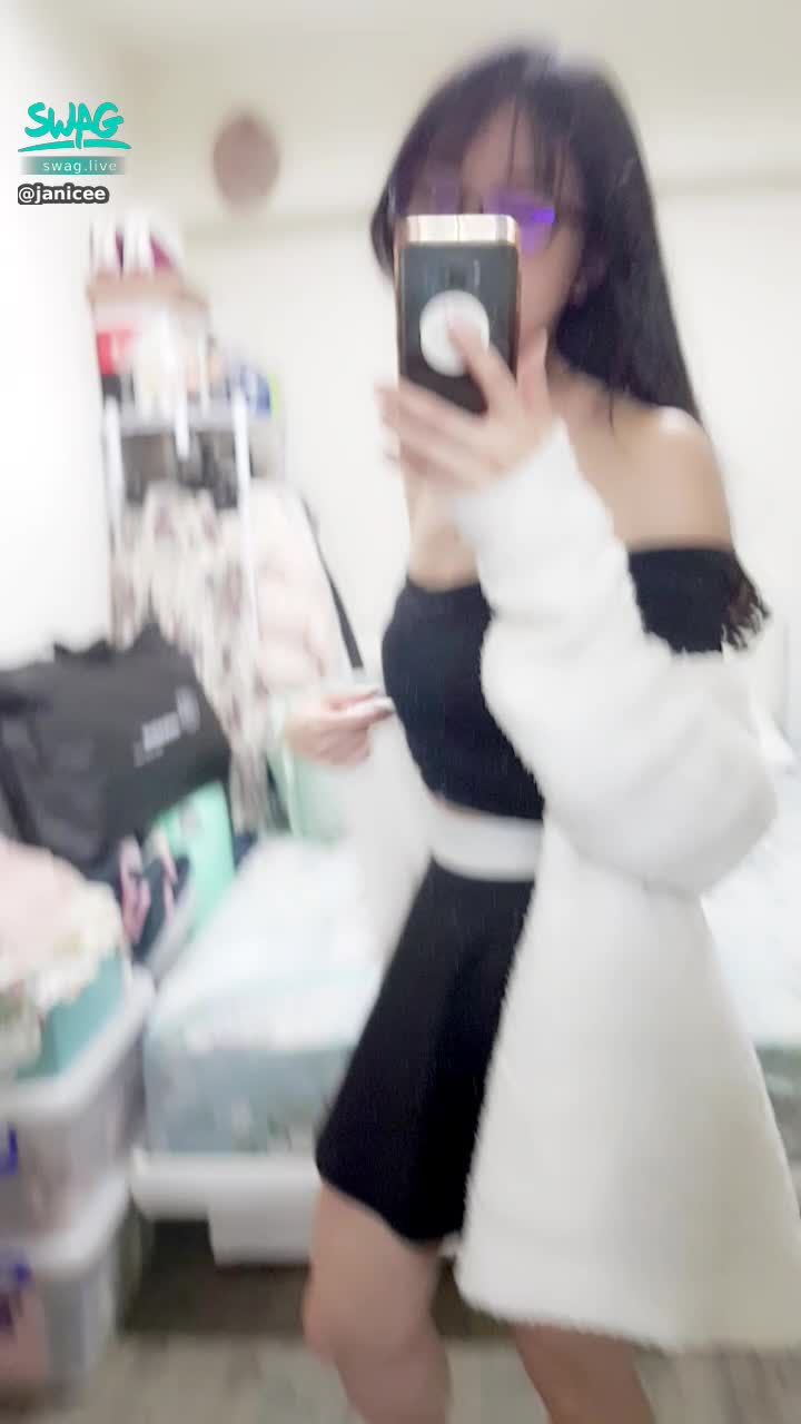  : Throw the fur coat aside 💓
Touch the smooth neck skin 💙
Beautiful leg high heels under short skirt 💛
take off the sweater 🎀