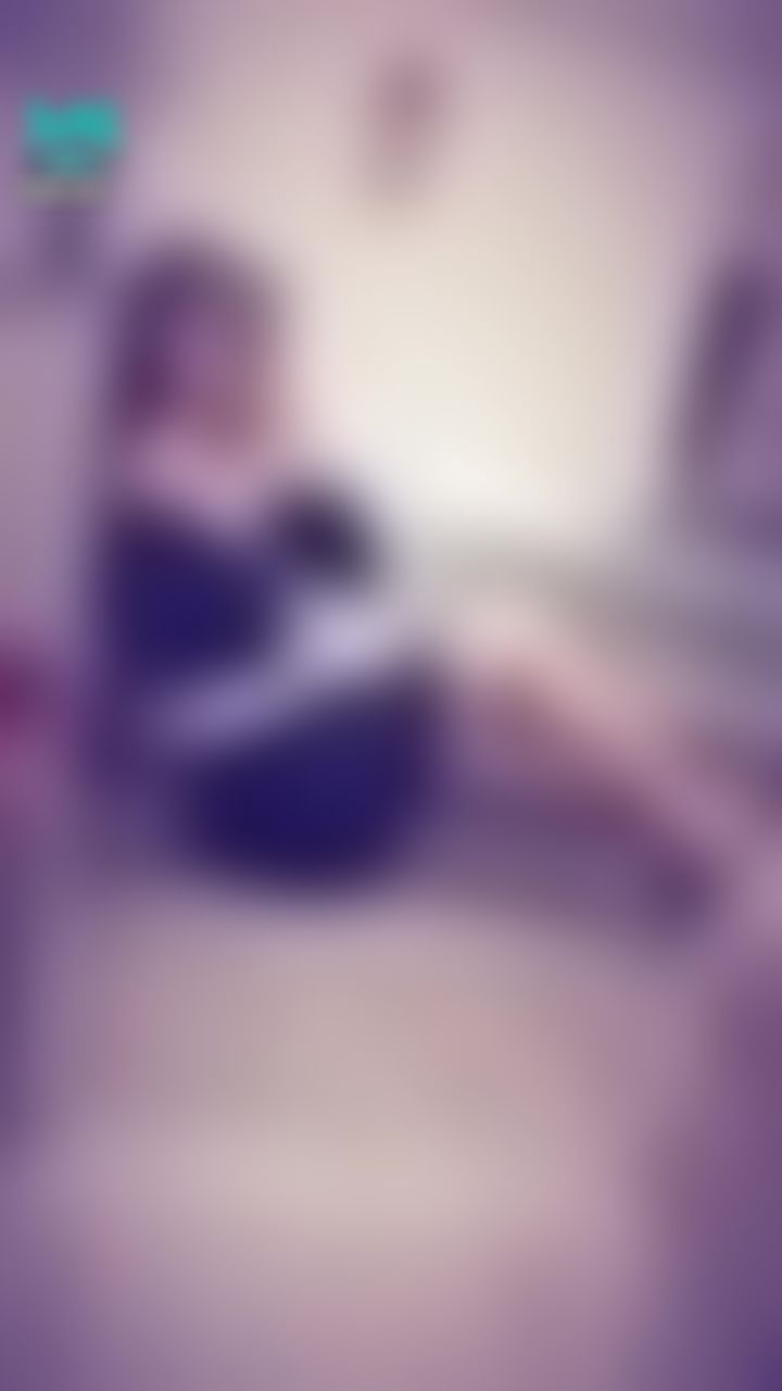 janicee : 露出肩頸的肌膚♥️脫下高跟鞋👠
地板上短裙下的美腿😈
想看穿這套衣服的炮機影片可以私訊詢問💙
on the floor🌹