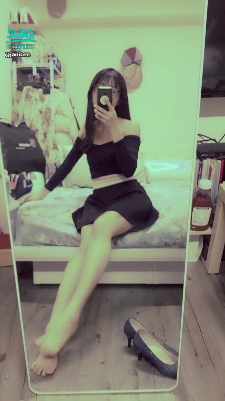  : grab a ponytail 👠
sitting naked long legs 💗
If you want to see the gun machine video of this suit, please private me 💓