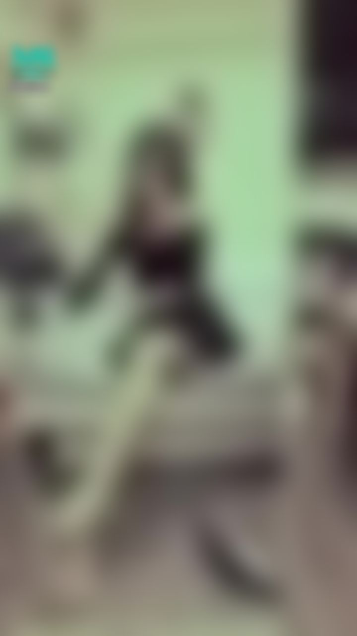 janicee : 抓個馬尾👠
坐著的赤裸大長腿💗
想看這套衣服的炮機影片再私我喔💓