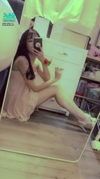 janicee : 玫瑰滑過發光的美腿🌹🌹🌹
夢幻女友的性感睡衣♥️
想看後面那台炮機影片的私我唷😈
your romantic girlfriend💐