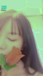 janicee : 第一人稱的視角👀
撩起裙擺😈
玫瑰滑過發光的腿🌹
露趾清純高跟鞋⭐
夢幻女友的性感睡衣♥️
your romantic girlfriend💐