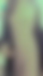 janicee : 外套下的性感美背睡衣💖
裸背上交叉的線條💙
輕薄絲質貼身性感🌹
silky back💋