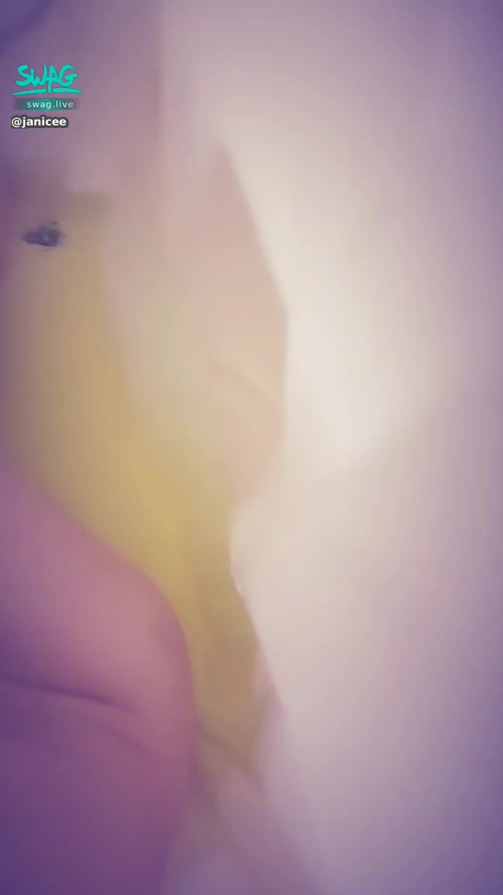 janicee : 泡澡時光🐋
放水中🛁
今天是橘子色的入浴劑💦
