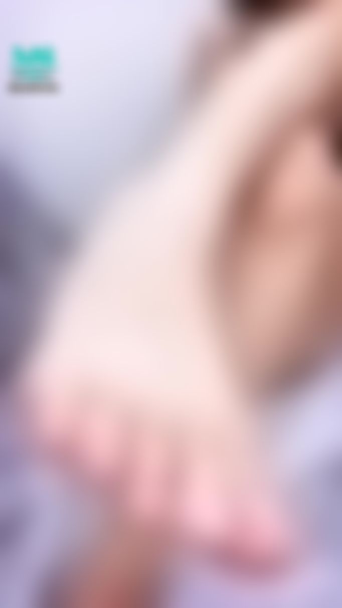 yunibabe : 喜歡yuni的腳趾嗎❤️
用這雙腳丫踩你可以嗎🙈
