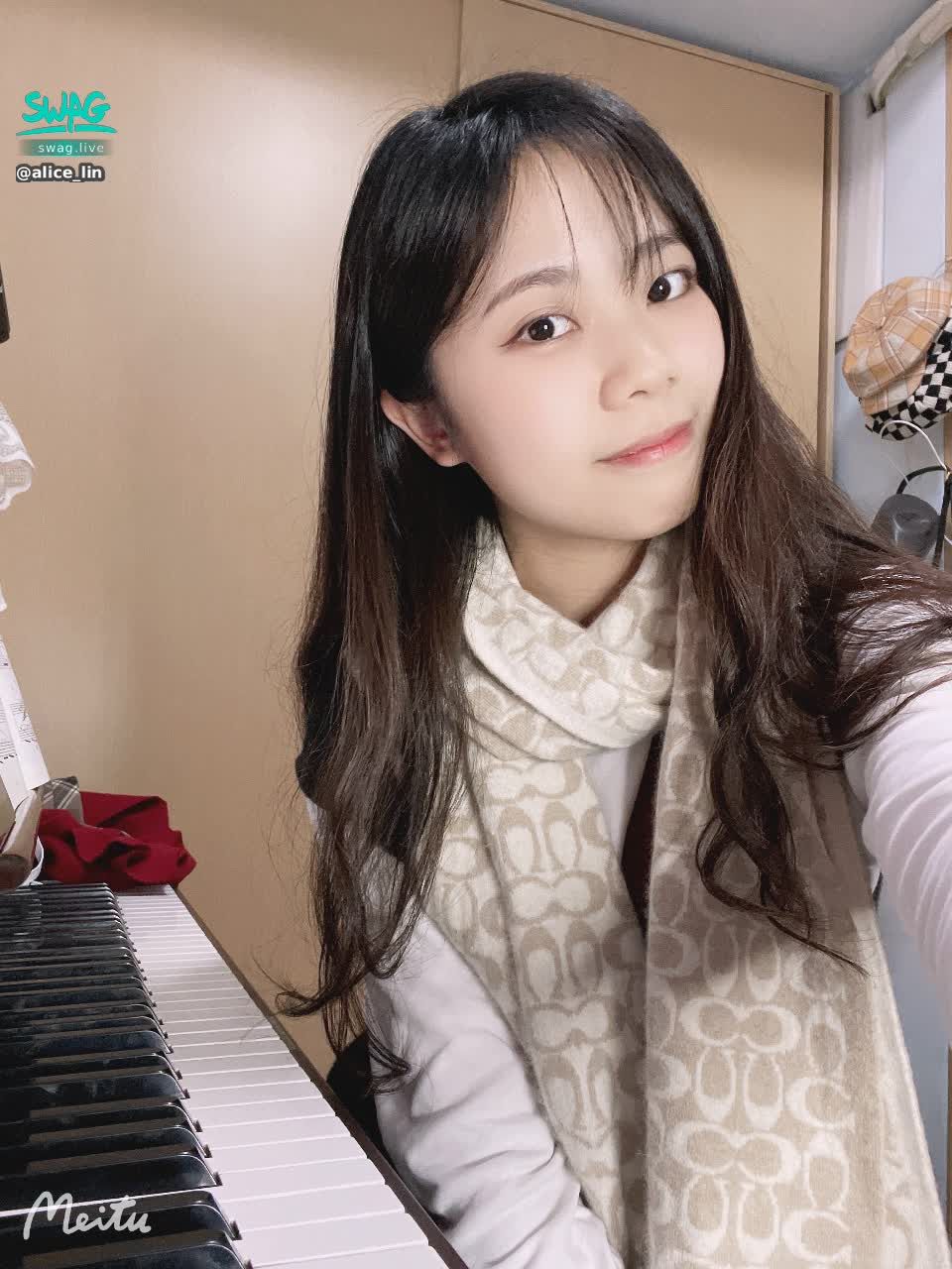 alice_lin : 各位哥哥們抱歉🙇‍♀️
剛剛發生了一些突發狀況，
所以緊急關閉直播，
不過愛麗絲明天還會再上線的～
明天見囉💕