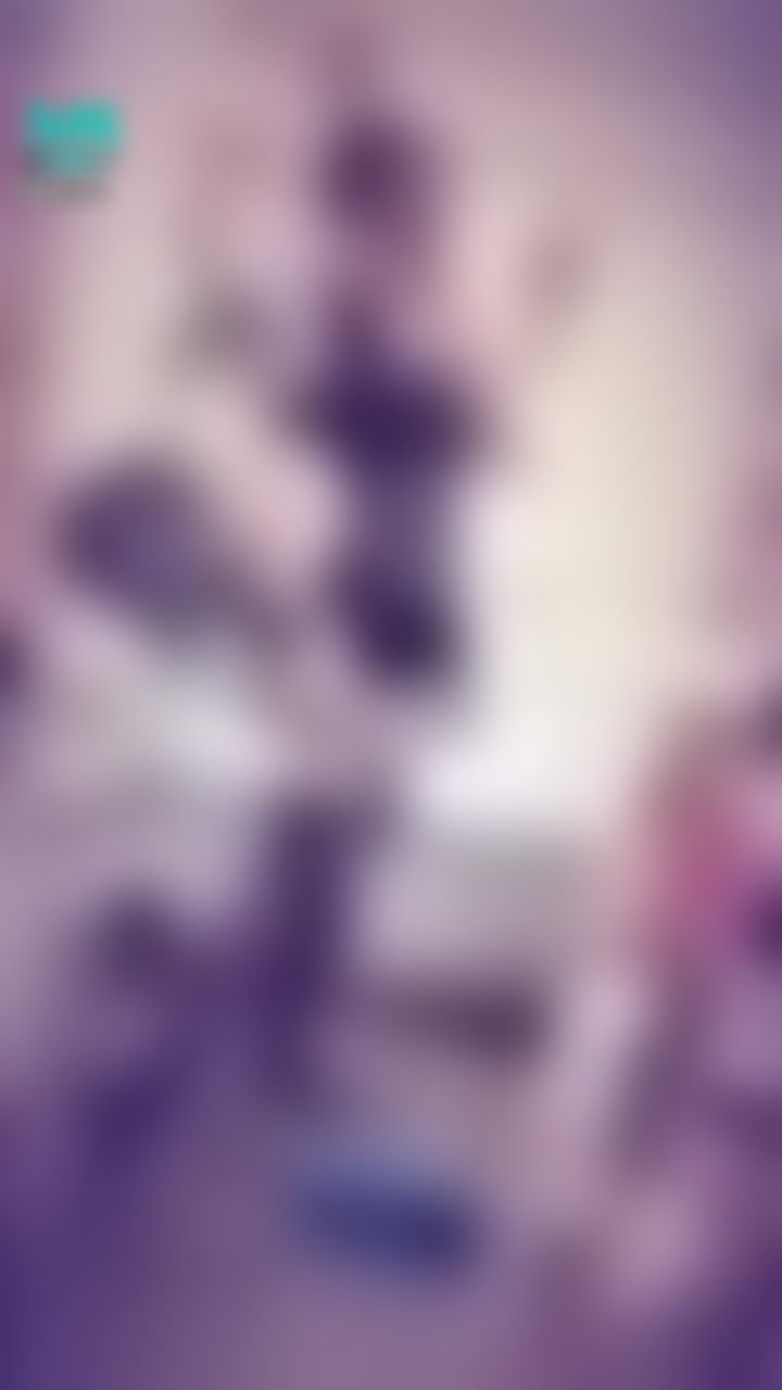 janicee : 穿著高跟鞋認真苦幹實幹的小女僕⭐
女僕裝配上雙馬尾😈
穿右腳的膝上襪起身時不小心曝光了，想看影片的請私訊我「想看女僕裝」唷💋
maid with silk stocking🎀
