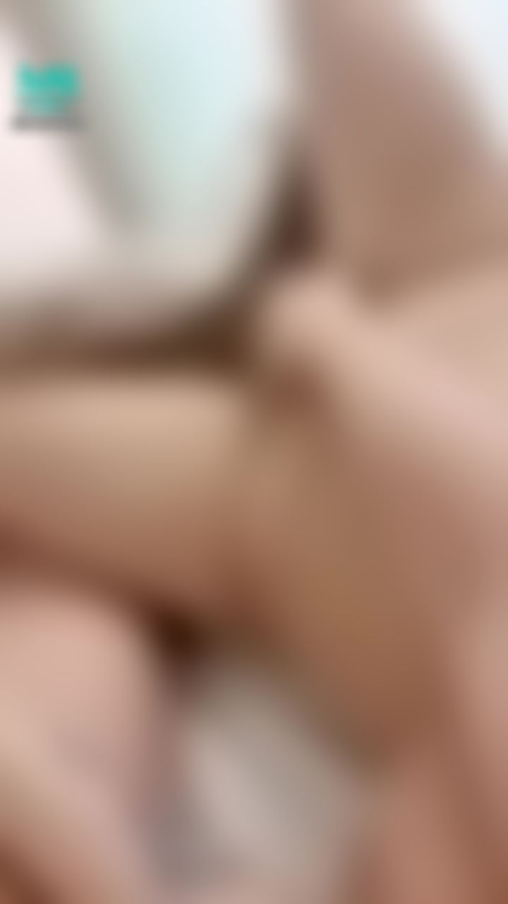 kathyicup : 趁我睡覺的時候搗弄我的騷穴⋯揉捏我的大奶⋯👅💦🍆🔞
#SWAG騎人節 夢幻女友的情色誘惑，你受得了嗎？