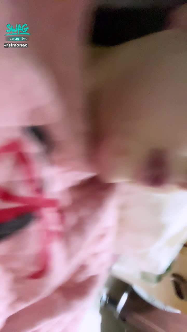 simonac : #SWAG騎人節

做愛做的事，交配交的人。想當你的夢幻女友