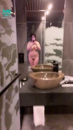kathyicup : 這個巨乳、屁蛋、肉肉的身體 是不是你喜歡的類型呢?想跟我見面的話 留言告訴我😈👅💦🍆🔞
