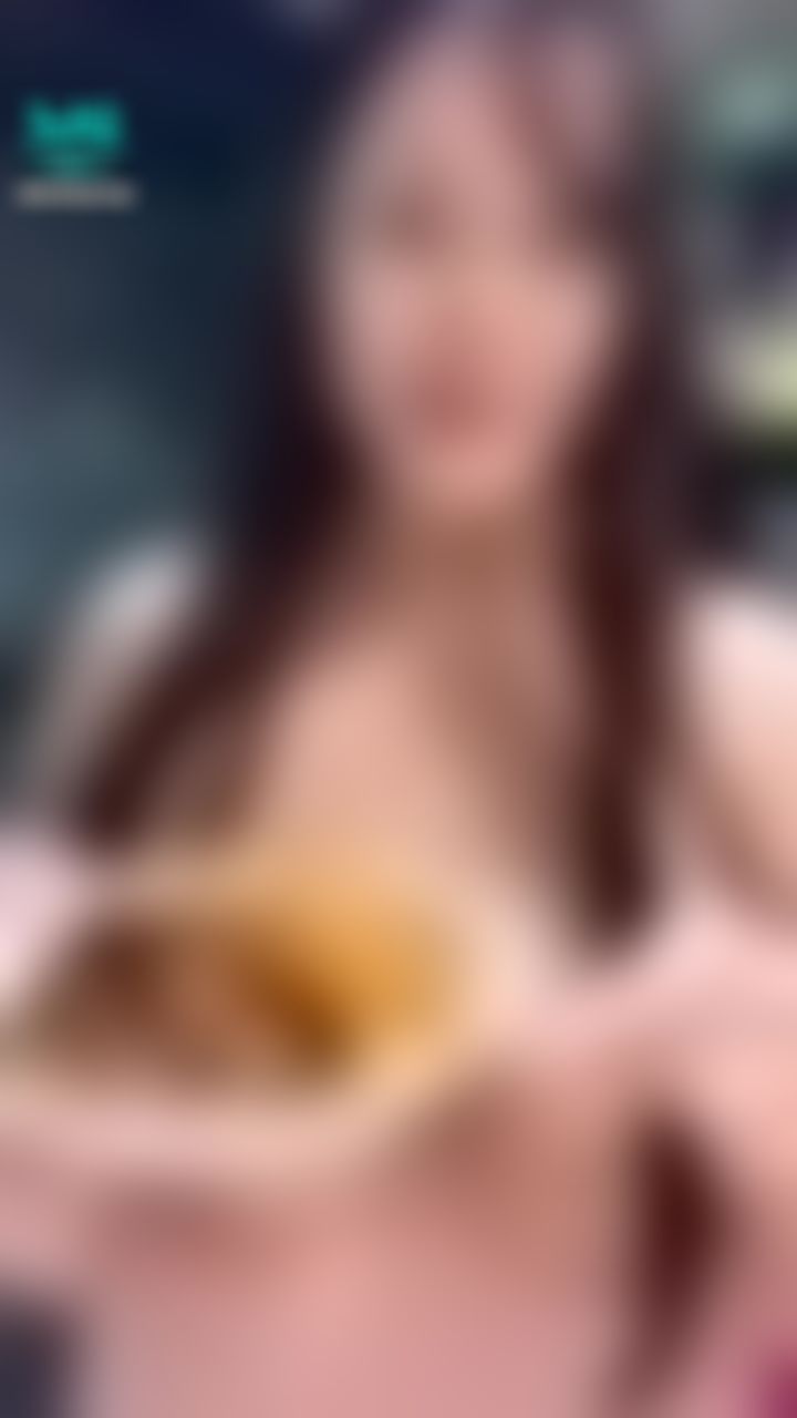 kathyicup : 幻想情境🔞露出胸部為你做了晚餐❤️你下班後到廚房問我晚上吃什麼  我親了你一下  端著碗飯拉著你的手一起到客廳坐下⋯跟色色的女友一起用餐好不好？🙈❤️🔞
#SWAG騎人節 我有超能力，超級喜歡你。當你的夢幻女友好嗎？