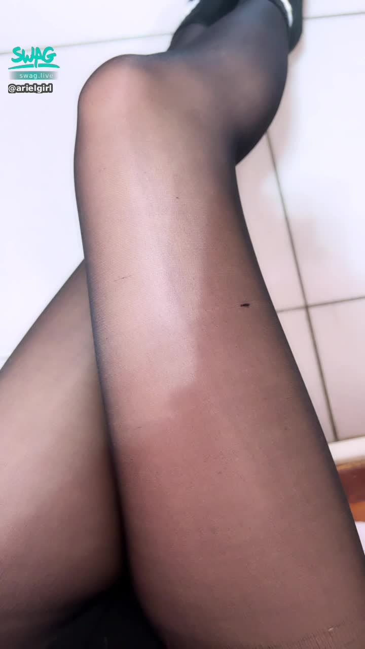 a*******l : 喜歡絲襪的看這邊😏😏😏你的夢幻女友這樣受得了嗎🔥