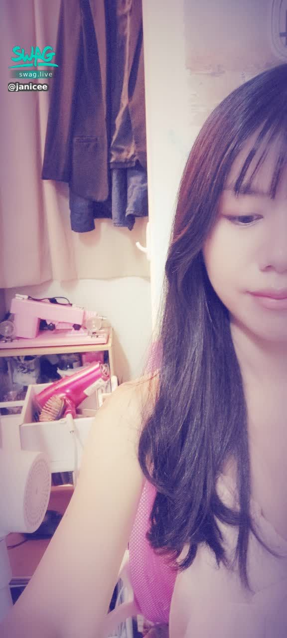 janicee : #SWAG騎人節

我有超能力，超級喜歡你。當你的夢幻女友好嗎？