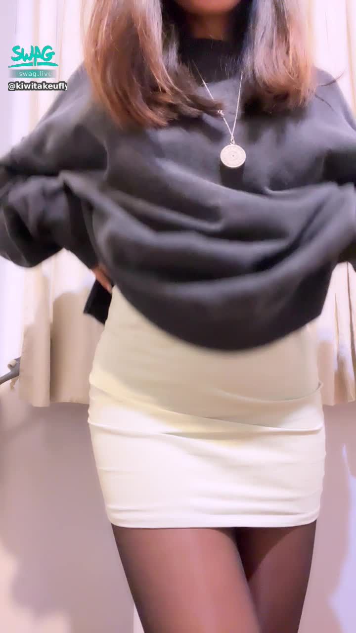 kiwitakeufly : #SWAG騎人節

我有超能力，超級喜歡你。當你的夢幻女友好嗎？
超色開檔絲襪
