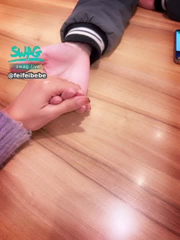 feifeibebe : 今日吃飯約會❤️ 昨天是上台北跟粉粉見面 今天是粉粉下來跟我見面🤣