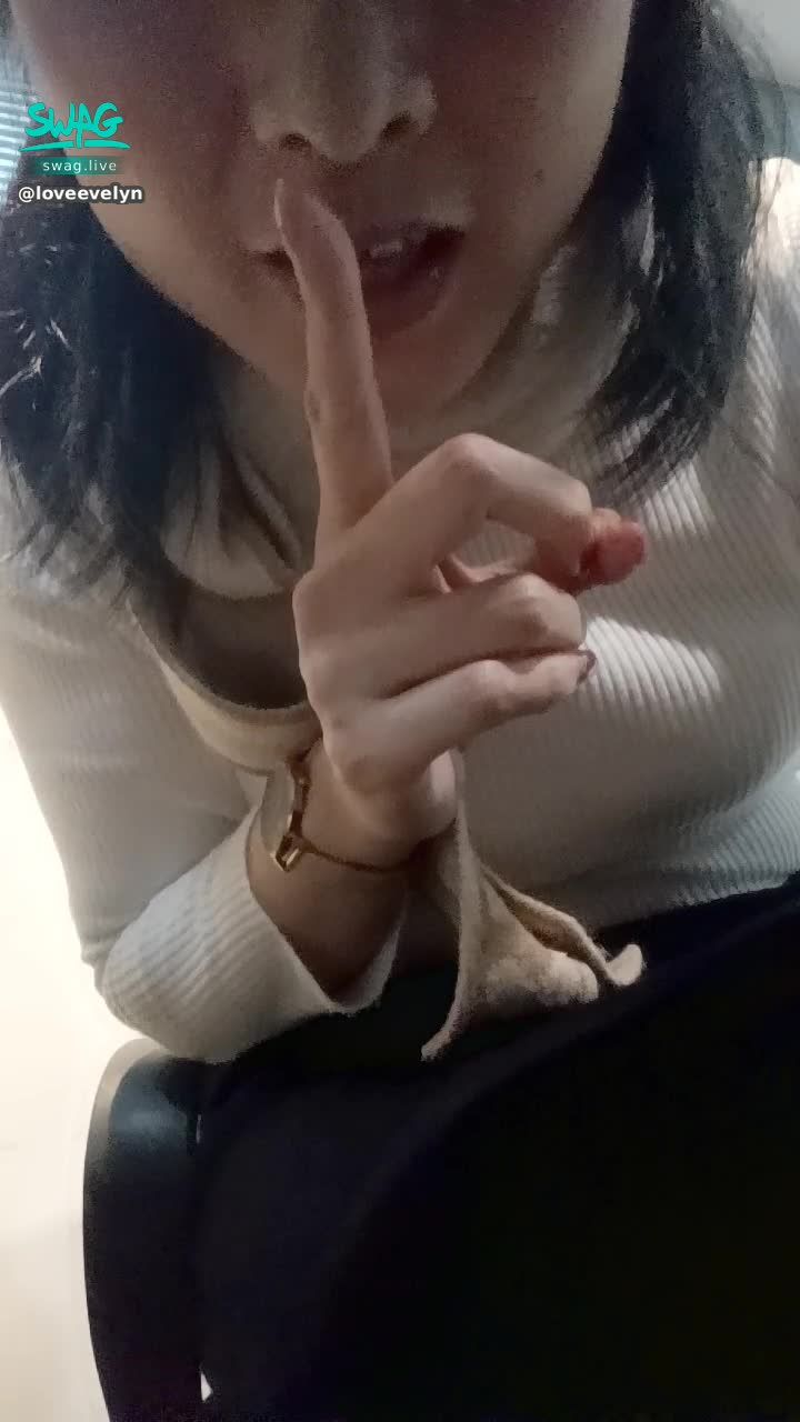 loveevelyn : 自己壞壞也拉別人壞壞
一起真空露出