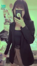 janicee : 性感幹練的西外OL💙
拉開外套,露出細肩帶💖
in office working style😍
