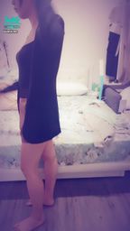 janicee : 回到家,解開盤髮💙
落下烏黑長髮💗
幹練的西外OL💓
out of office😍