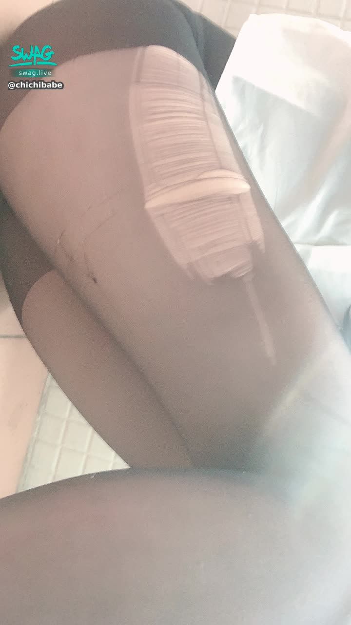 chichibabe : 好長好美的腿🦵這個腿要好好品嚐一下
看到都忍不住跟回家，連後門都毒龍一番𓆈


爽歪歪慘了😭
被命令玩玩具，羞恥度百分百
白汁流得跟什麼一樣，還不是被肉棒征服
有夠淫蕩的啦🙈🙈🙈


這雙長腿你不希望收藏在你家嗎？
https://app.swag.live/flix/5f535543c059b3f334cd2b69