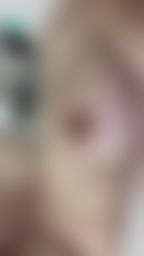 kathyicup : 一隻手挑逗我的乳頭⋯一隻手逗弄我的騷穴⋯都是我很敏感的地方⋯被挑逗就會酥酥麻麻想要討肉棒插⋯還有淫蕩的對話⋯聽我可愛的的聲音說插進來❤️🔞🙈
