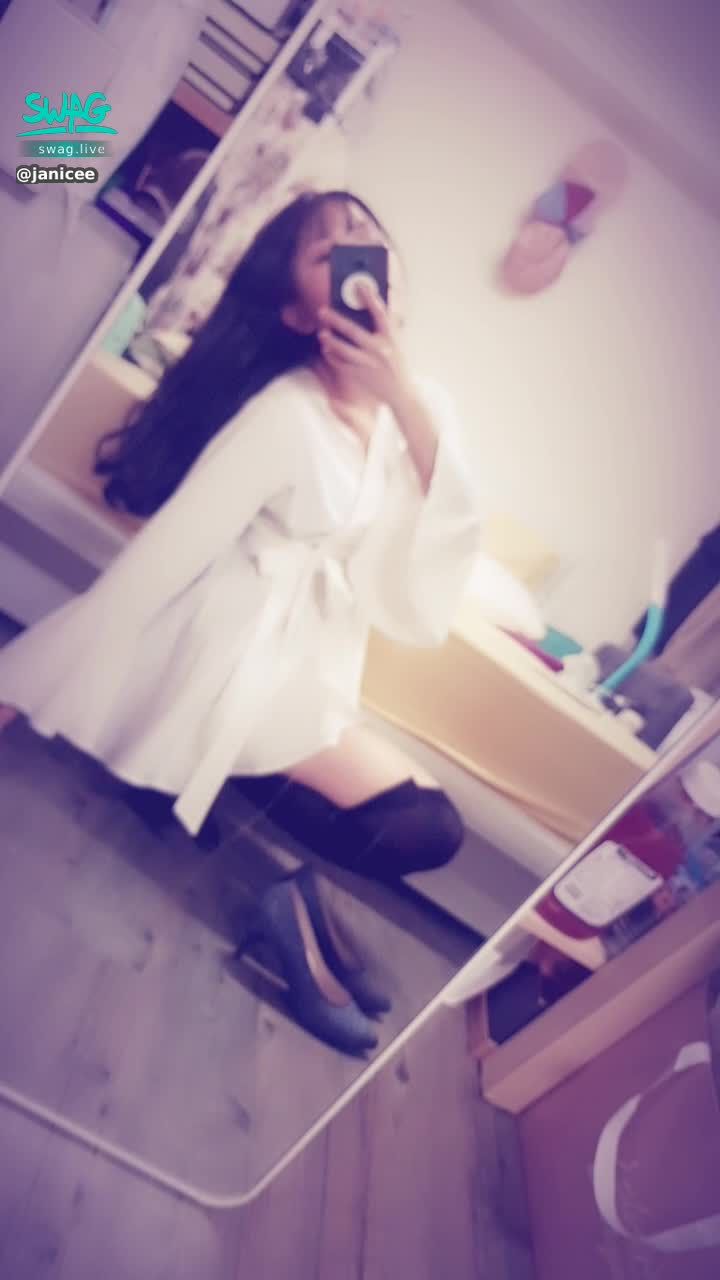 janicee : 氣質系女孩💓
白襯衫與黑色膝上襪的絕對領域💙
穿上高跟鞋👠
white shirt💐