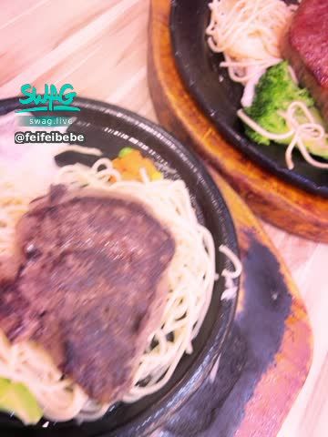 feifeibebe : 今日有約❤️❤️吃肉肉長肉肉☺️