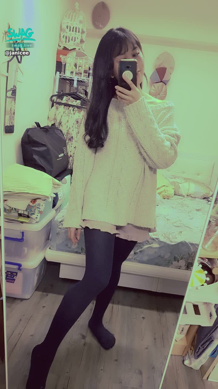  : Dress up in winter ♥️
Warmly dressed cute girlfriend 💖