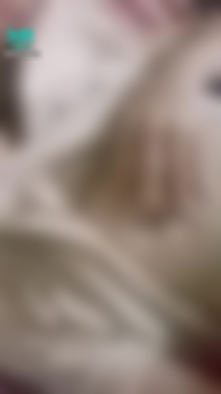 chichibabe : 激凸奶頭，好硬 看著色色片 好想被插插😭